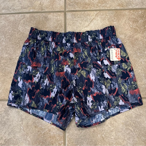 FP Movement Printed In The Wild Mid Rise Shorts - Picture 1 of 2